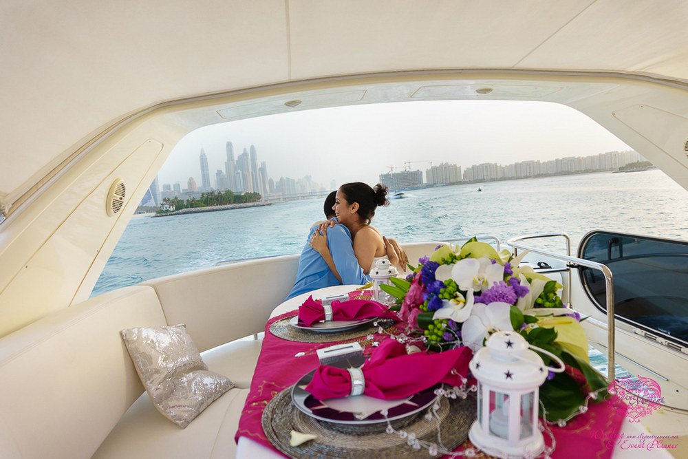 Предложение руки и сердца на яхте в Дубае