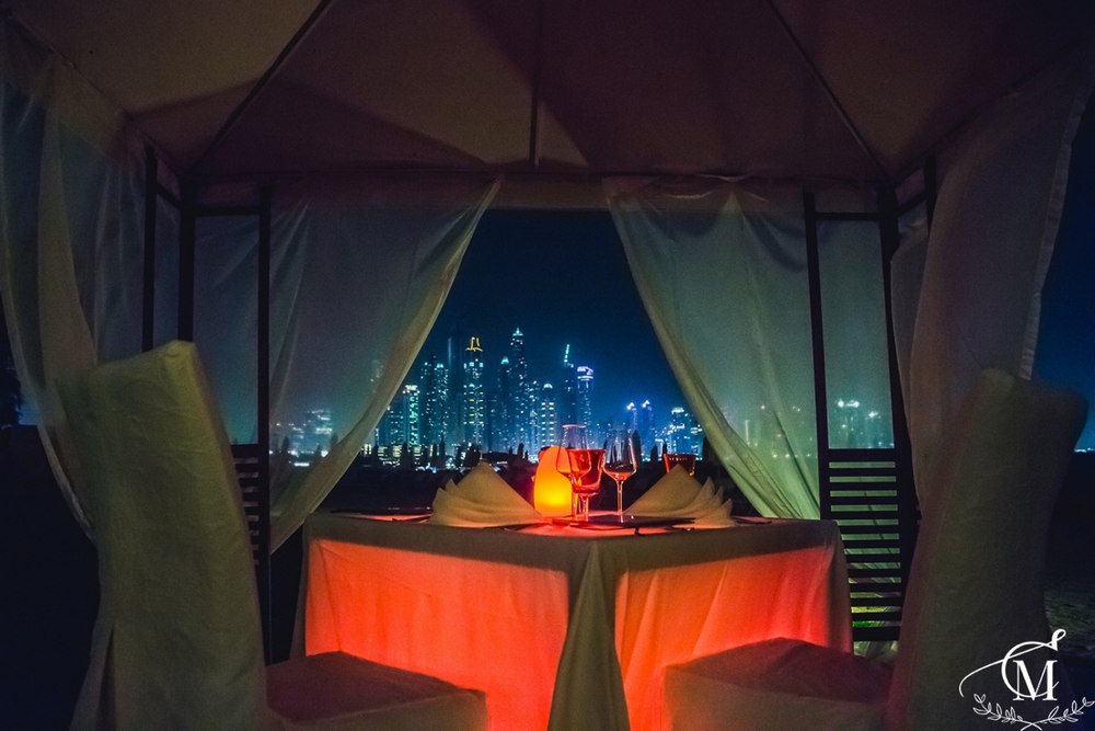 Романтический ужин с видом на ночной Дубай