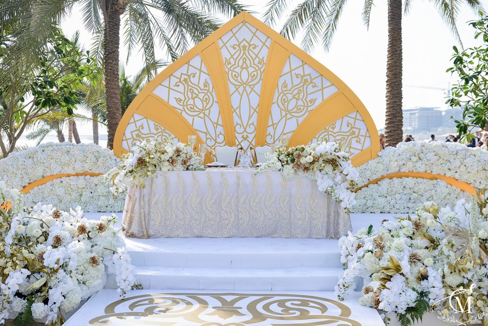 Стол жениха и невесты в отеле Four Seasons Resort Dubai