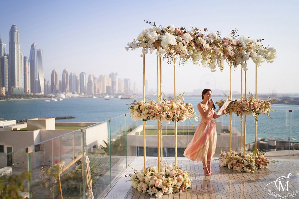 Свадебная церемония на балконе отеля Five Palm