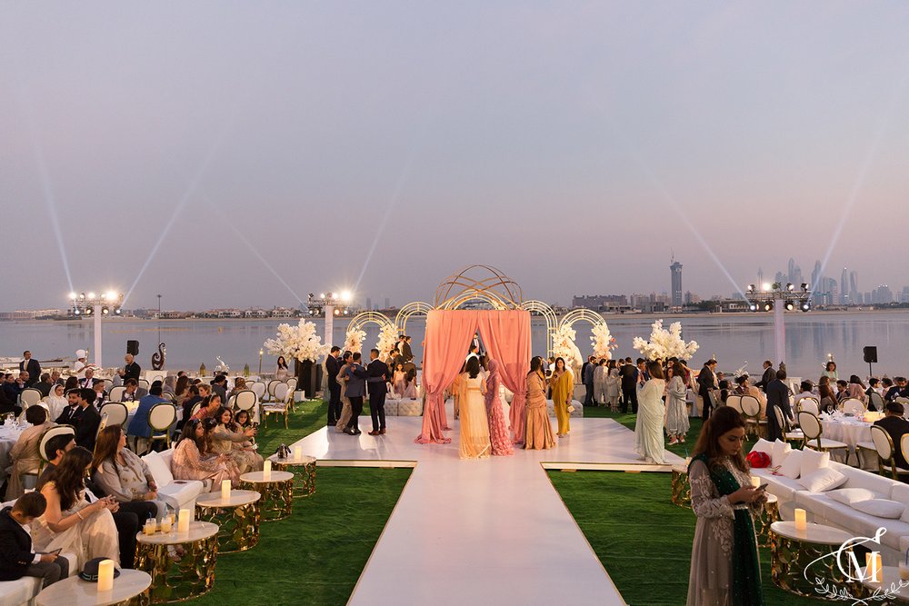 Установка и применение света на свадьбе в Дубае